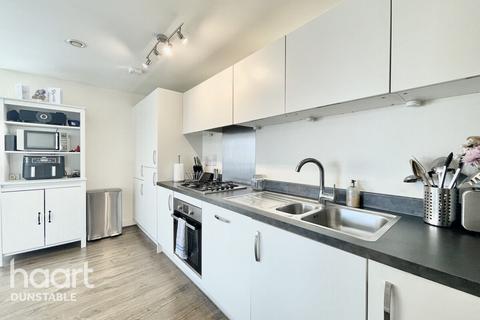 35 Holly Acre, Dunstable, LU5 4UF