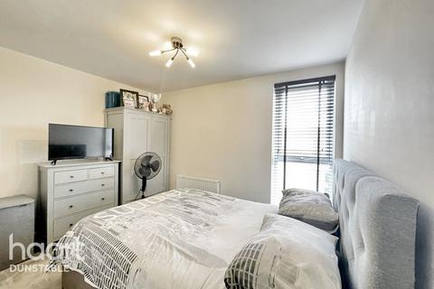 35 Holly Acre, Dunstable, LU5 4UF