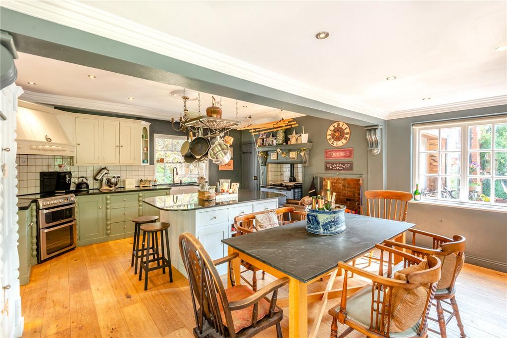 Kitchen/Dining Area