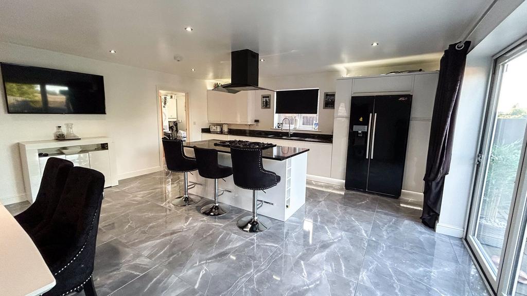Barton Road, Wisbech, PE13 3 bed chalet for sale £325,000