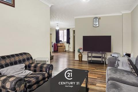 6 Caledonian Close, Ilford, IG3 9QF