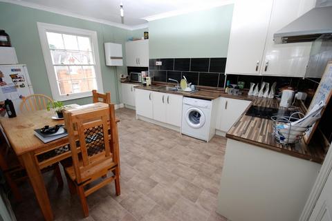 2 bedroom flat to rent, Grove Street, Leamington Spa, CV32