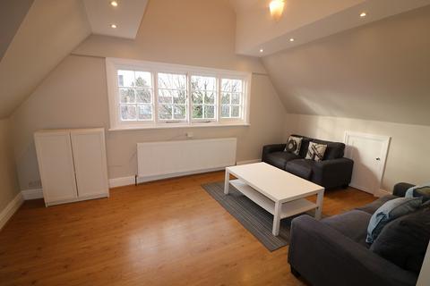 2 bedroom flat to rent, The Lodge, The Avenue, London, W4