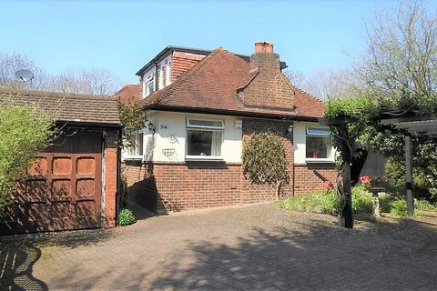 4 bedroom bungalow for sale - Meadow Walk, Ewell, Epsom, KT17 2ED