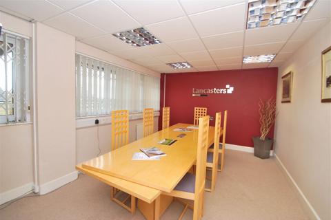 Property to rent, The Old Board Room, Mortimer Heights, Penistone, Sheffield, South Yorkshire, S36 9UY