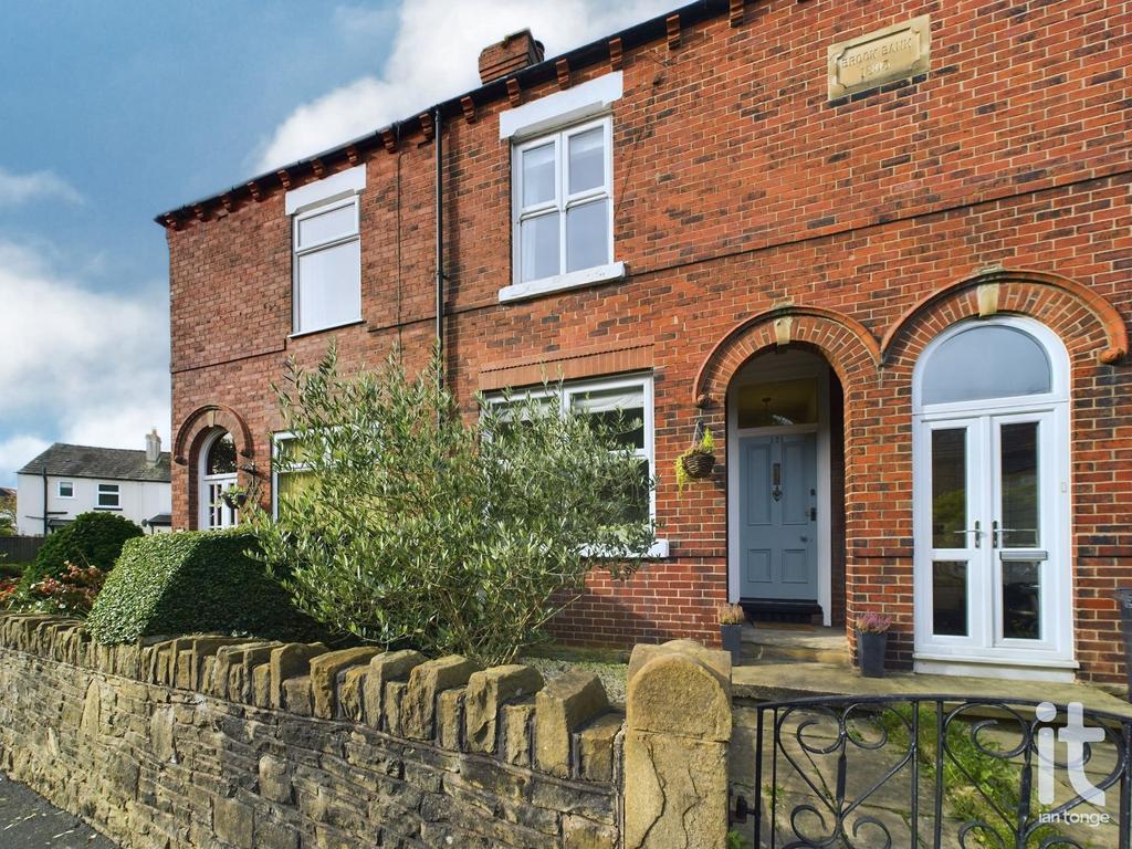 Windlehurst Road, High Lane, SK6 2 bed terraced house for sale £335,000