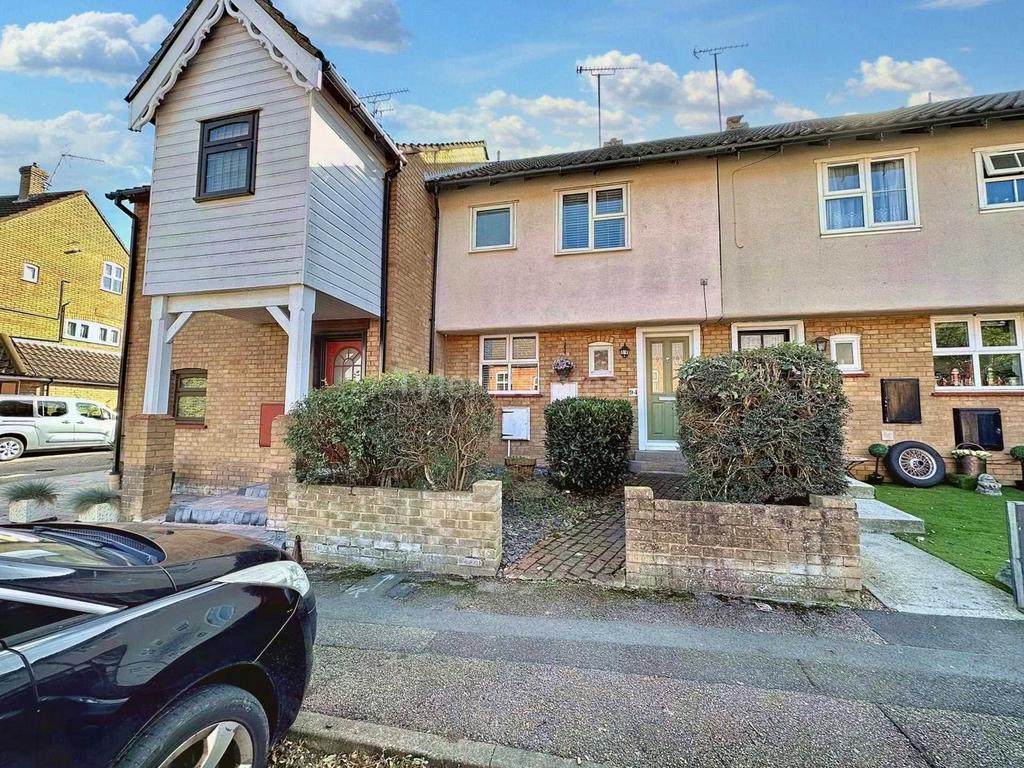 New Waverley Road, Noak Bridge SS15 3 bed terraced house for sale £