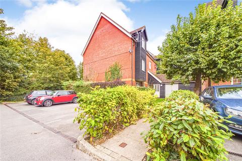 2 bed flat/apartment for rent in Gould Close, Newbury, Berkshire, RG14
