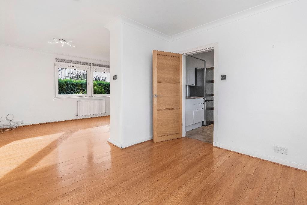 Cramond Place, Cramond, Edinburgh, EH4 3 bed semidetached house to rent £2,000 pcm (£462 pw)