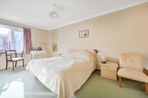 2 bedroom flat for sale, Ashley Gardens, Shalford, Guildford, GU4
