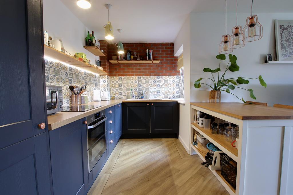 FURZE COURT, FAREHAM 2 bed apartment £220,000