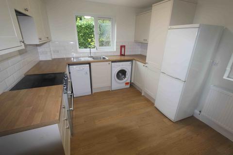 2 bedroom flat to rent, WINDSOR-CHAPTER MEWS-UNFURNISHED