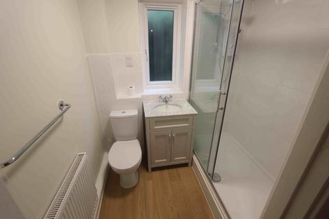 2 bedroom flat to rent, WINDSOR-CHAPTER MEWS-UNFURNISHED