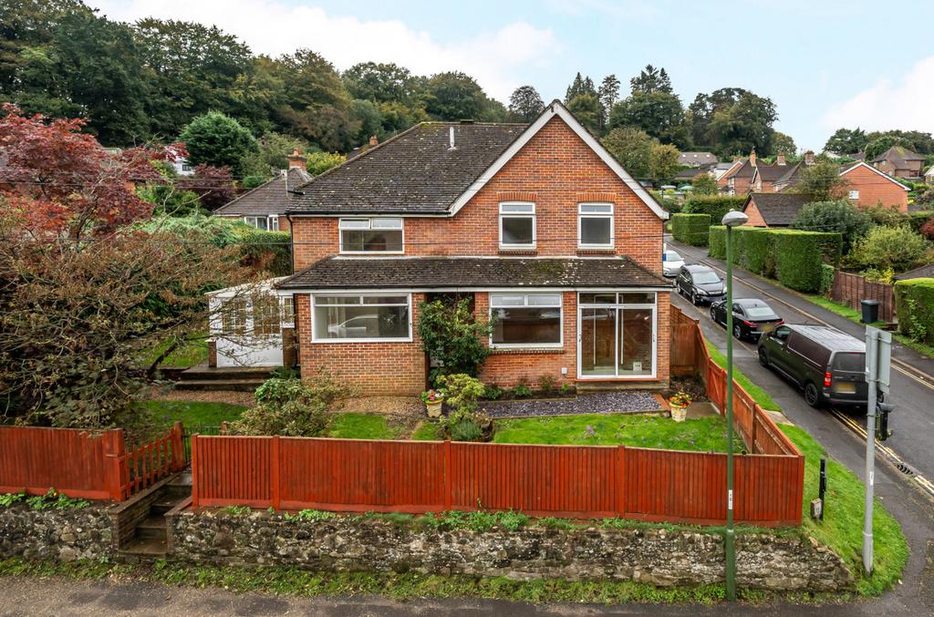 Camelsdale Road, Haslemere, West Sussex, GU27 5 bed detached house for