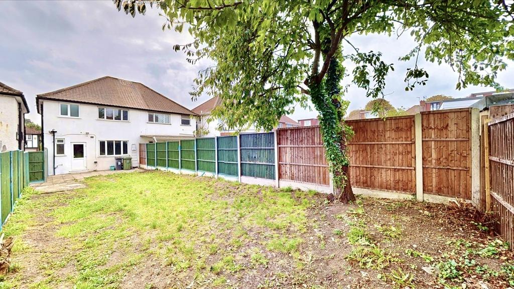 Tudor Court South, Wembley, HA9 3 bed semidetached house £2,500 pcm