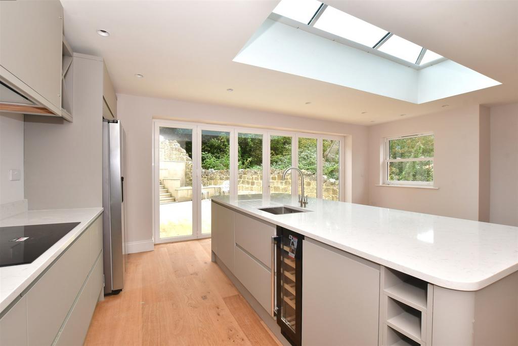 Kitchen/ Breakfast Area