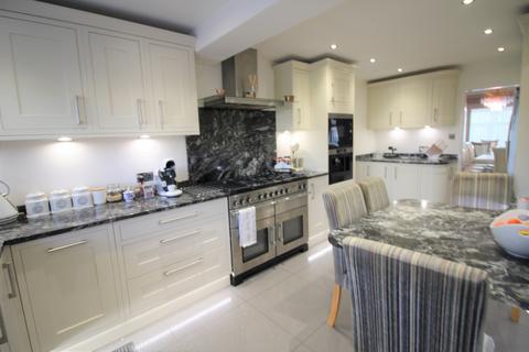 5 bedroom detached house to rent, St Johns Close, Four Oaks, B75