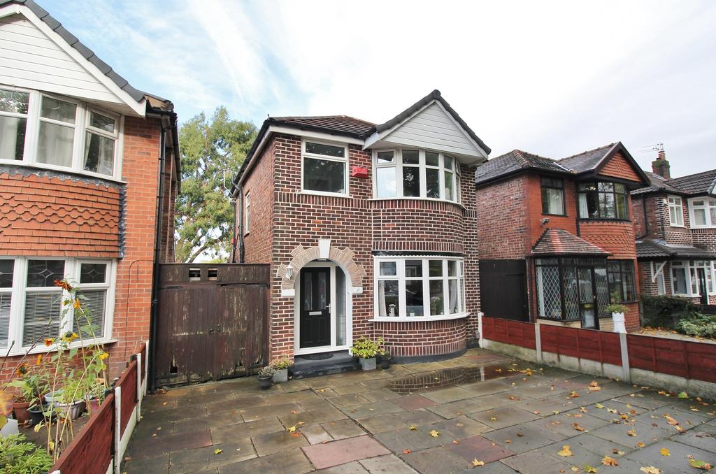 Lostock Road, Urmston 3 bed detached house for sale - £400,000