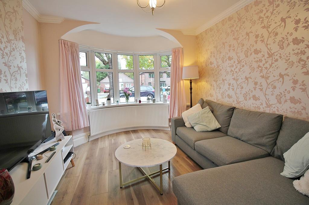 Lostock Road, Urmston 3 bed detached house for sale £400,000