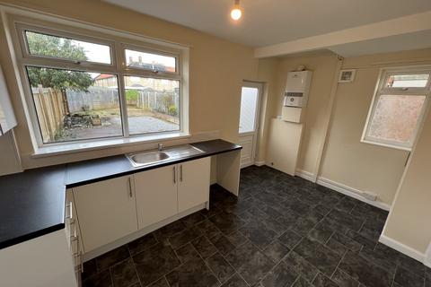 2 bedroom semi-detached house to rent, Ledbury Road, Hull HU5