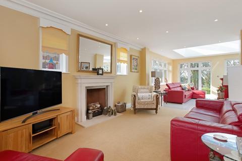 44 Woodwaye, Watford, WD19 4NW