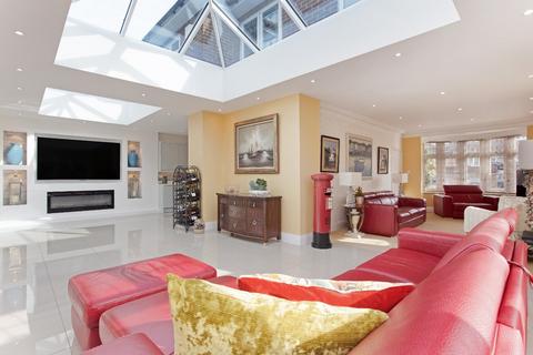 44 Woodwaye, Watford, WD19 4NW