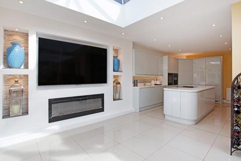 44 Woodwaye, Watford, WD19 4NW