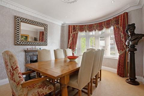 44 Woodwaye, Watford, WD19 4NW