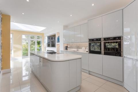44 Woodwaye, Watford, WD19 4NW