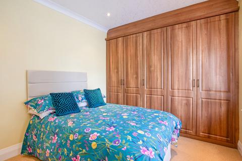 44 Woodwaye, Watford, WD19 4NW