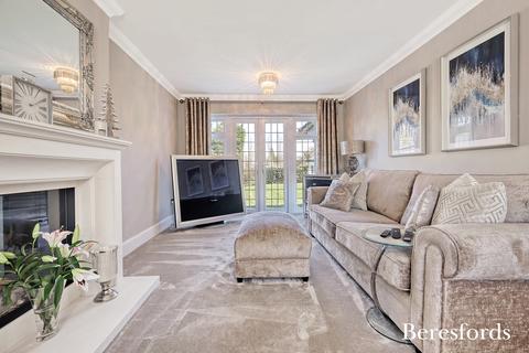 560 Rayleigh Road, Hutton, Brentwood, CM13 1SG
