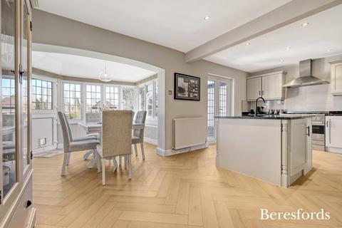 560 Rayleigh Road, Hutton, Brentwood, CM13 1SG