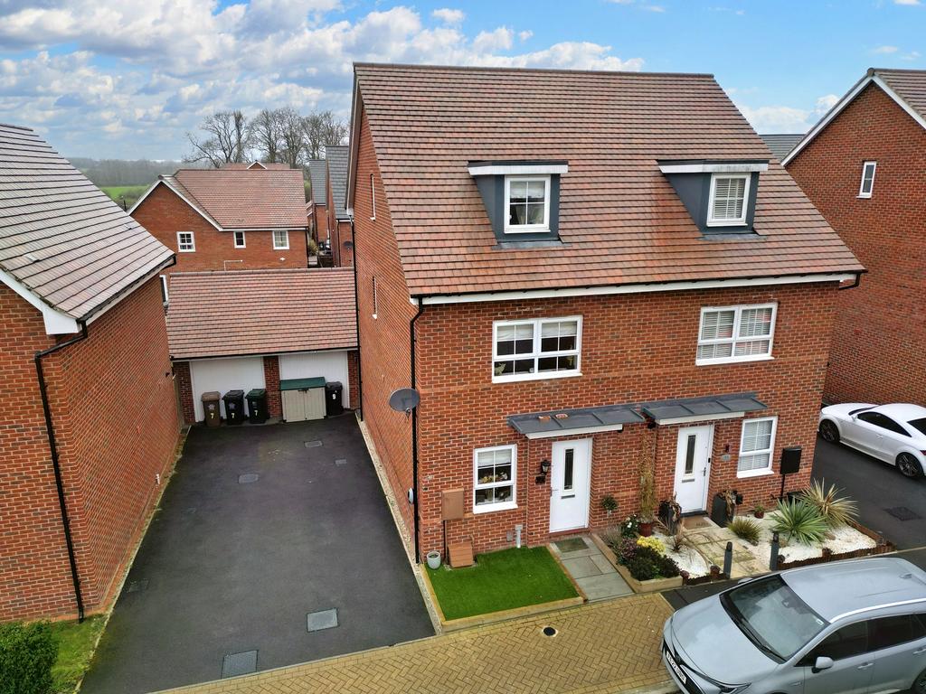 Mickleover, Derby DE3 4 bed semidetached house for sale £300,000
