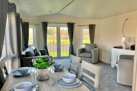 2 bedroom lodge for sale - Broadland Sands Holiday Park, Corton NR32