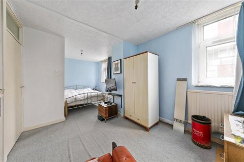 3 bedroom maisonette for sale, Woking Close, Putney, London, SW15