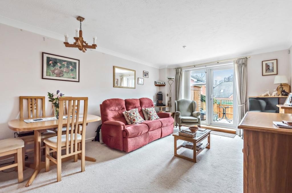 Crowhurst Crescent, Storrington, Pulborough, West Sussex, RH20 4QU 2 ...