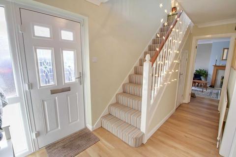 2 Brackendale Way, Reading, RG6 1DZ
