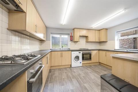 1 bedroom in a house share to rent, Stuart Road, Hp13