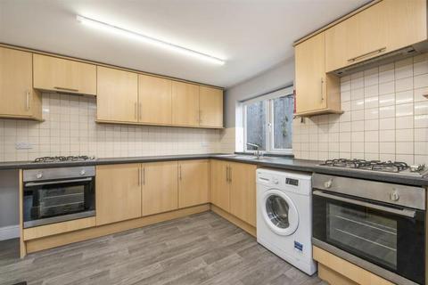 1 bedroom in a house share to rent, Stuart Road, Hp13