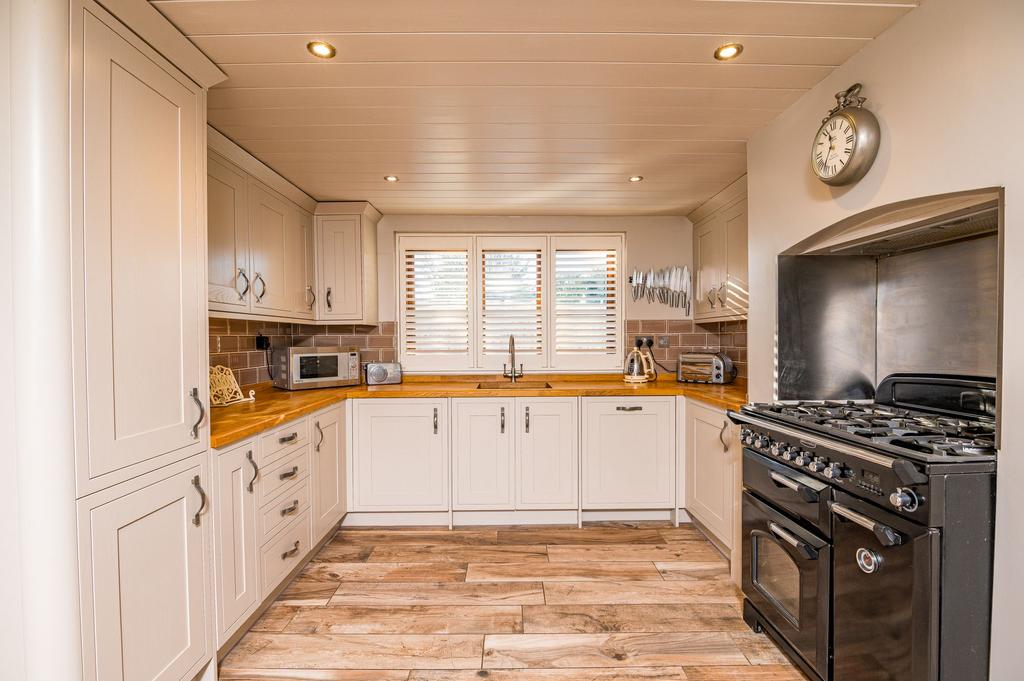 Church Road, Barling Magna 4 bed detached house for sale £850,000