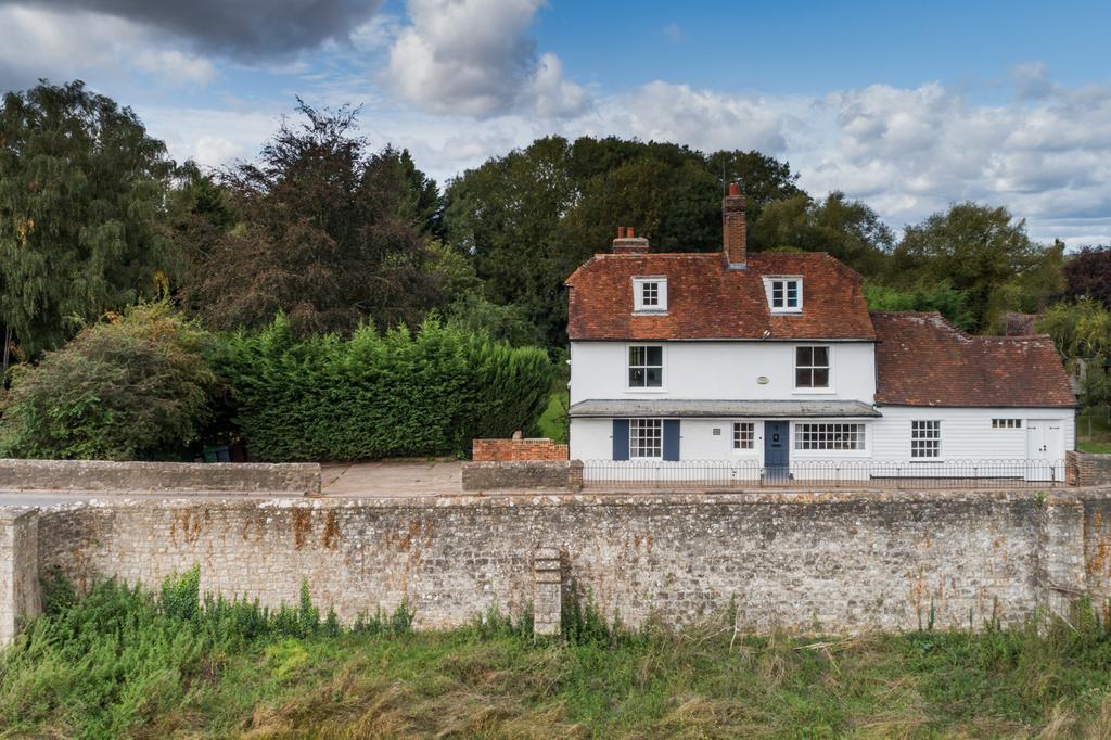 High Street, Yalding, Kent 6 bed detached house for sale £900,000
