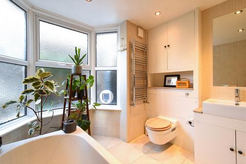 Lower Flat, 13 Farren Road, London, SE23 2DZ