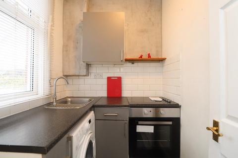 1 bedroom flat to rent, Southfield Mount, Leeds, LS12