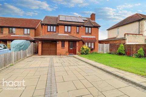 4 bedroom detached house for sale, Hyland Close, HORNCHURCH