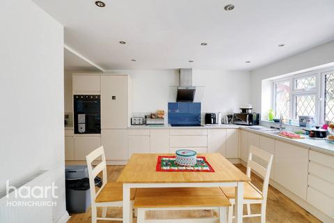 4 bedroom detached house for sale, Hyland Close, HORNCHURCH
