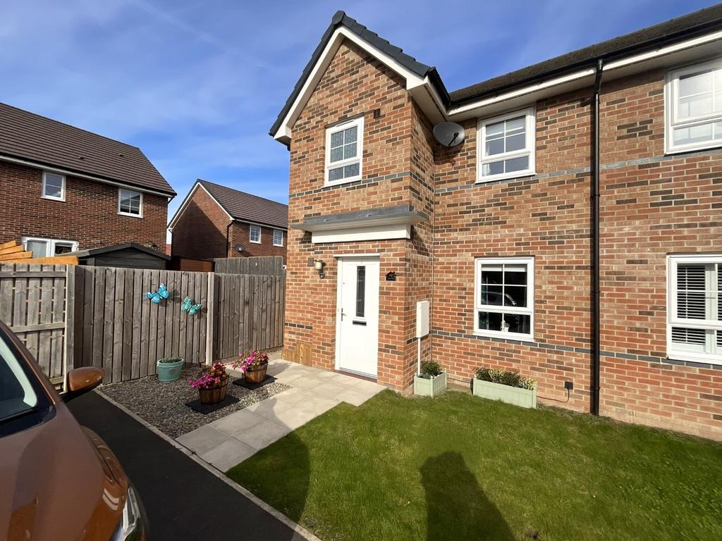 Adair Way, Hebburn, Tyne and Wear, NE31 3 bed end of terrace house for