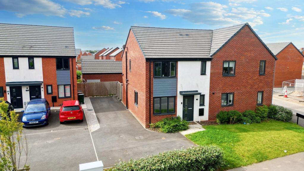 Hilton, Derby DE65 3 bed semidetached house for sale £240,000