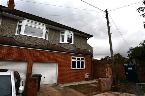 4 bedroom house to rent, Fairbrook Close, London