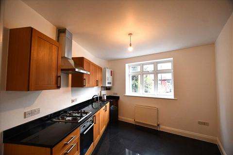 4 bedroom house to rent, Fairbrook Close, London