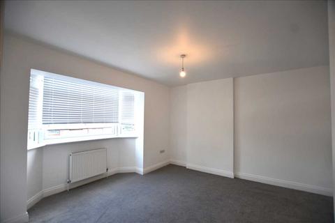 4 bedroom house to rent, Fairbrook Close, London